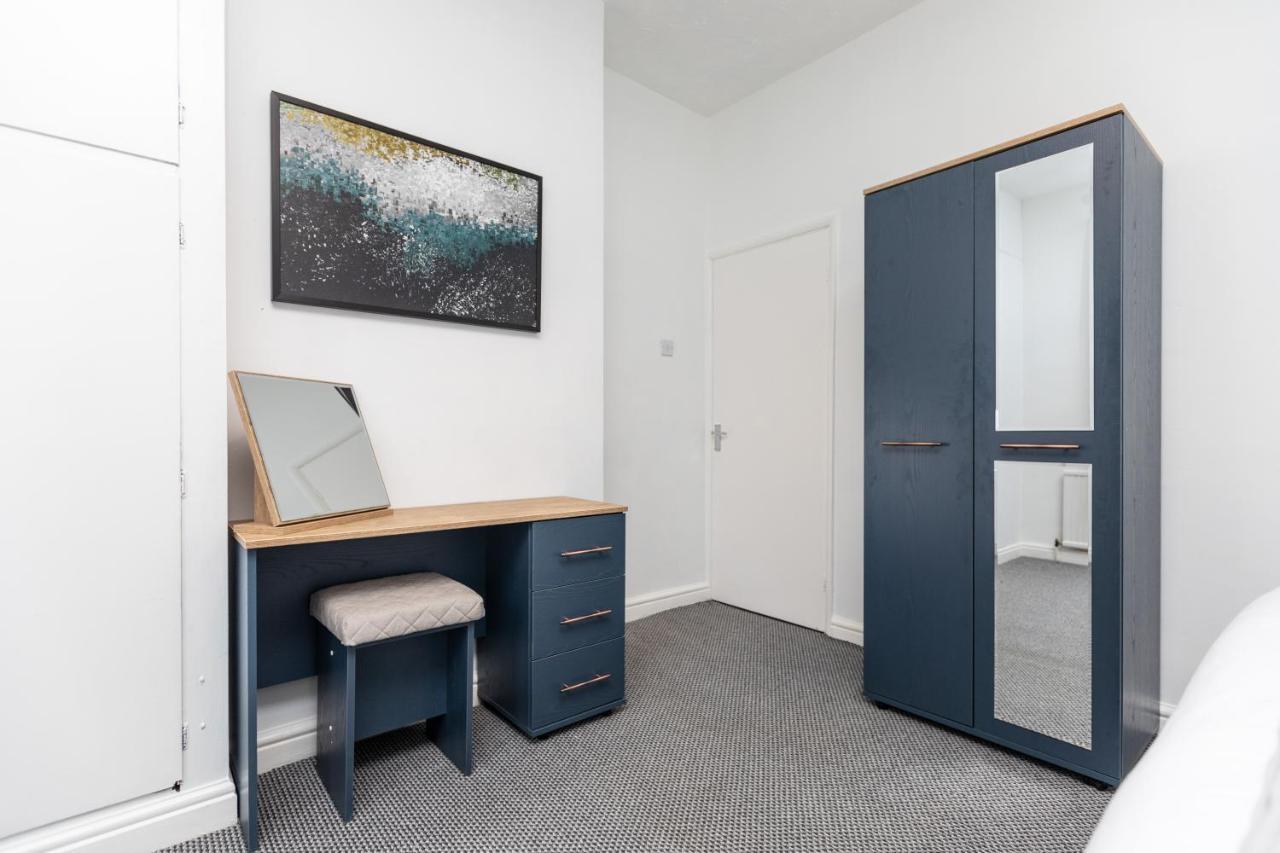 Spacious Three Bedroom Property! Hemsworth Exterior photo