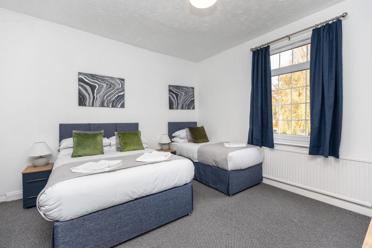 Spacious Three Bedroom Property! Hemsworth Exterior photo