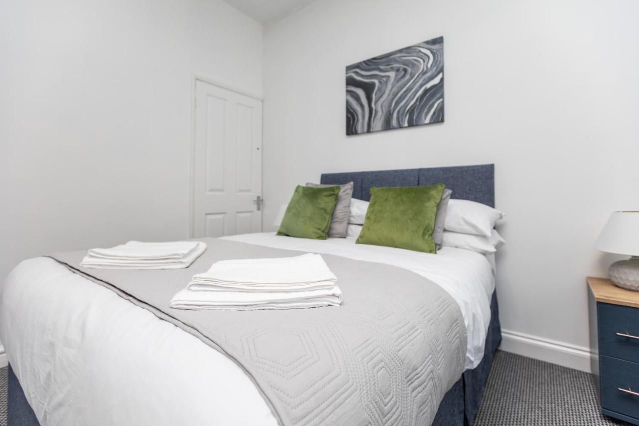 Spacious Three Bedroom Property! Hemsworth Exterior photo