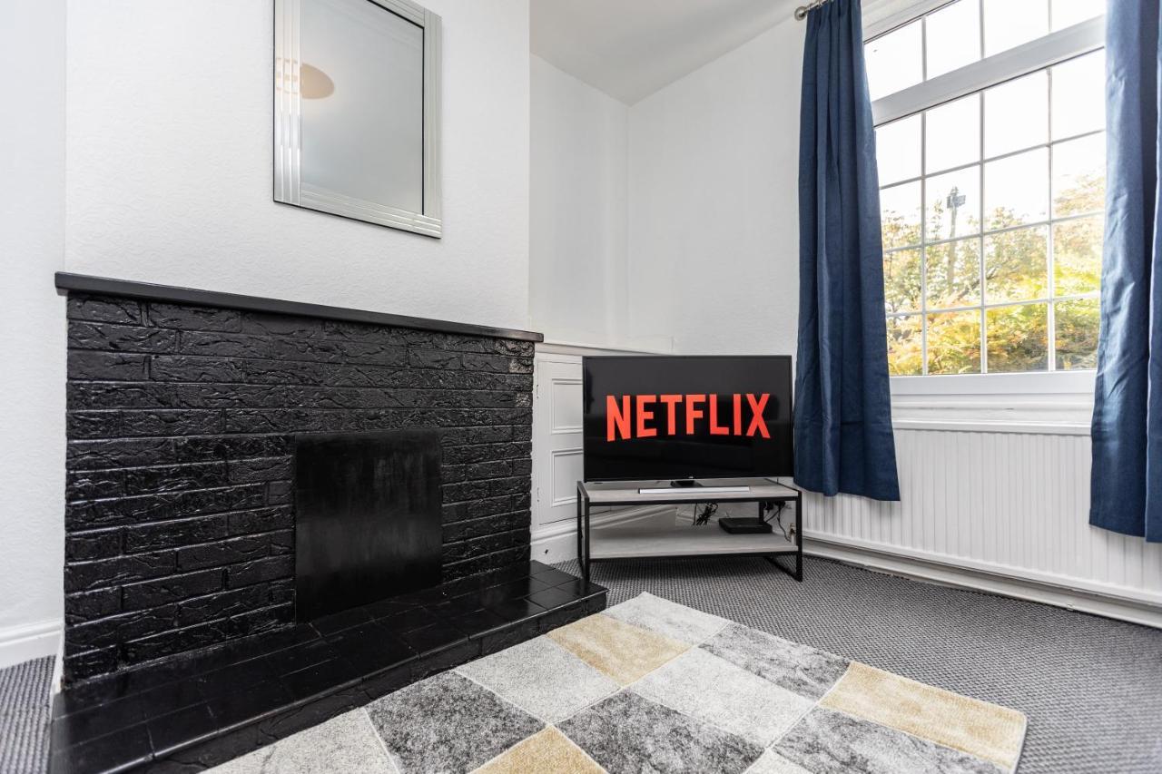 Spacious Three Bedroom Property! Hemsworth Exterior photo